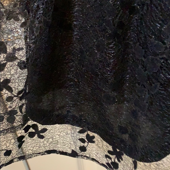 Black lace dress with gold detail. worn twice - Picture 4 of 4